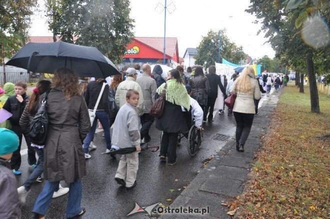 Marsz przeciwko przemocy w Ostrołęce (13.X.2011)  - zdjęcie #22 - eOstroleka.pl