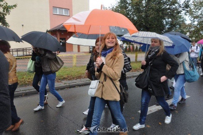 Marsz przeciwko przemocy w Ostrołęce (13.X.2011)  - zdjęcie #3 - eOstroleka.pl