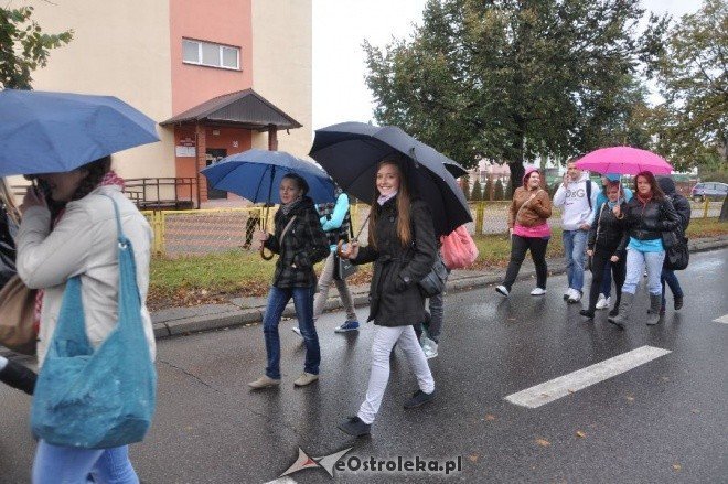 Marsz przeciwko przemocy w Ostrołęce (13.X.2011)  - zdjęcie #26 - eOstroleka.pl