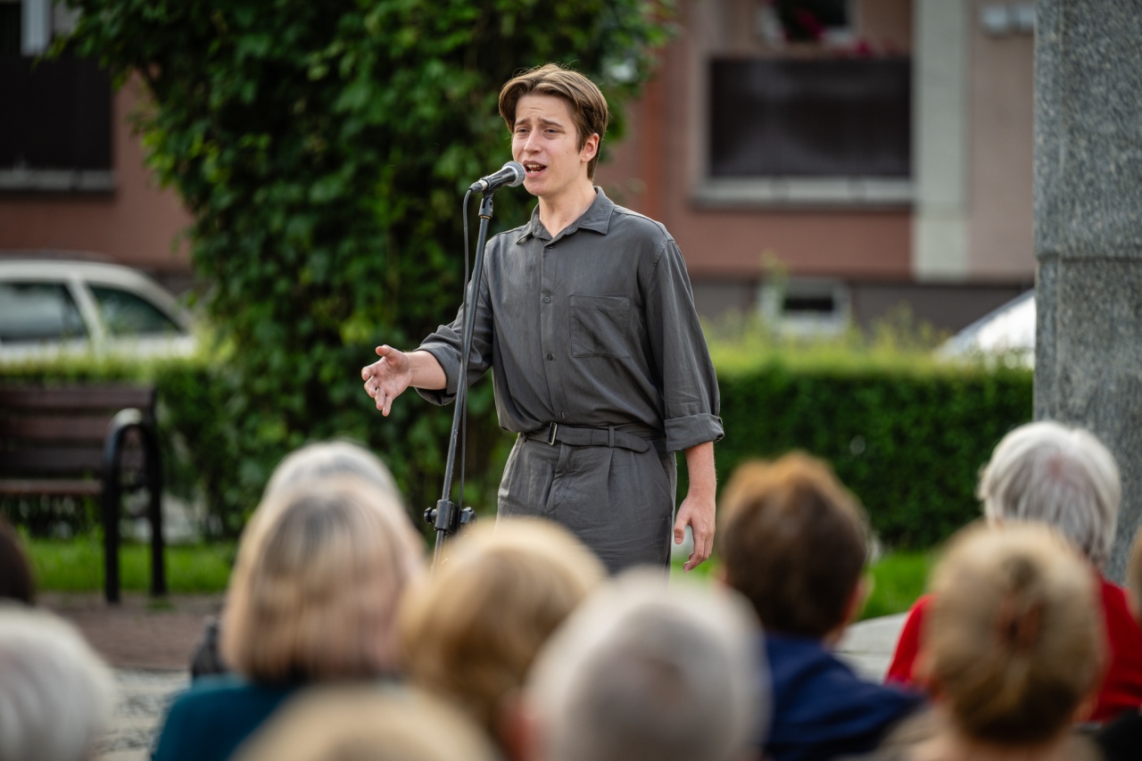 Art Czwartek z Błażejem Kowalewskim: Recital Ileż muzyki ciepłej! [07.08.2025] - zdjęcie #12 - eOstroleka.pl