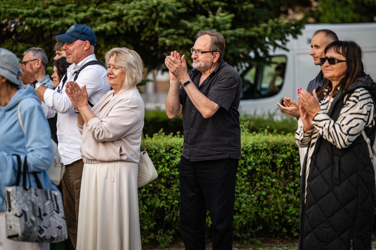 Art Czwartek z Błażejem Kowalewskim: Recital Ileż muzyki ciepłej! [07.08.2025] - zdjęcie #10 - eOstroleka.pl