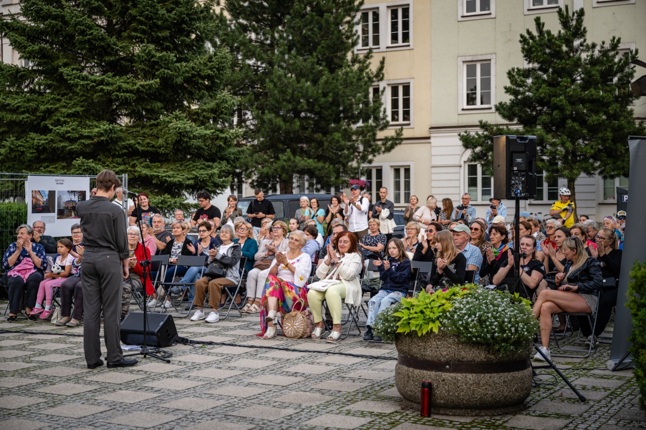 Art Czwartek z Błażejem Kowalewskim: Recital Ileż muzyki ciepłej! [07.08.2025] - zdjęcie #9 - eOstroleka.pl