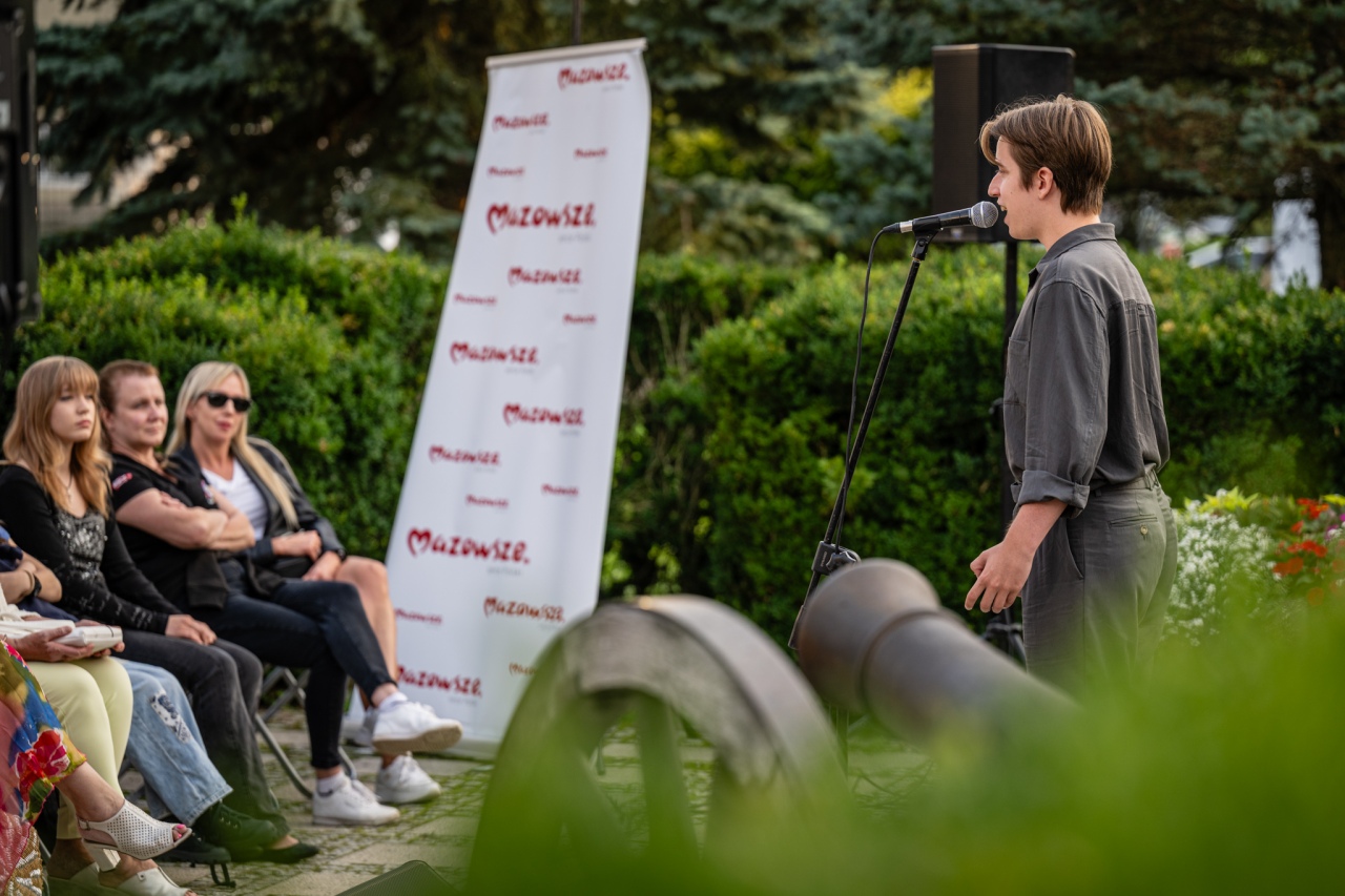 Art Czwartek z Błażejem Kowalewskim: Recital Ileż muzyki ciepłej! [07.08.2025] - zdjęcie #5 - eOstroleka.pl