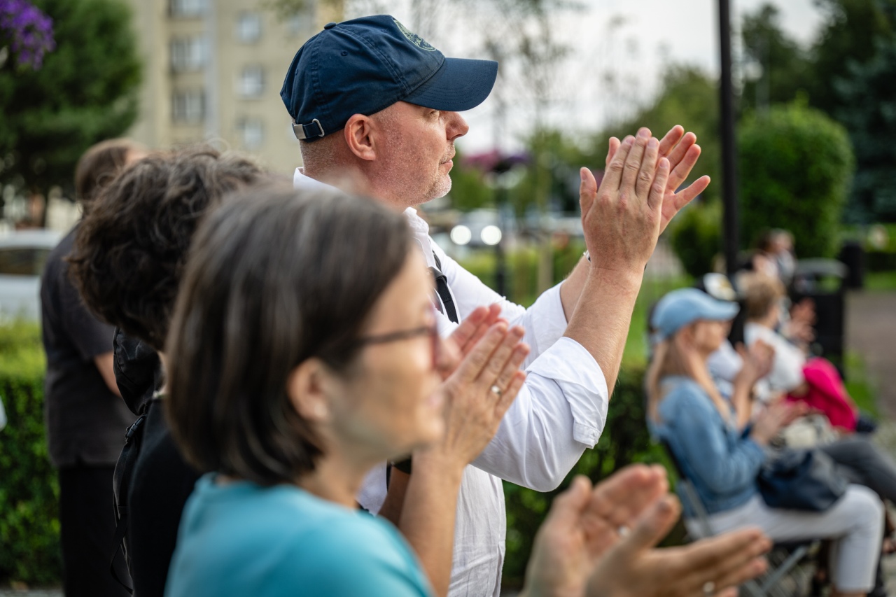 Art Czwartek z Błażejem Kowalewskim: Recital Ileż muzyki ciepłej! [07.08.2025] - zdjęcie #2 - eOstroleka.pl