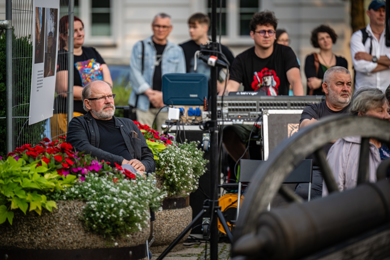 Art Czwartek z Błażejem Kowalewskim: Recital Ileż muzyki ciepłej! [07.08.2025] - zdjęcie #1 - eOstroleka.pl