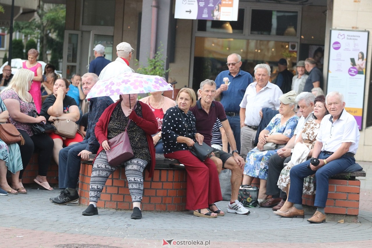 Potańcówka na Placu Wolności [8.08.2025] - zdjęcie #121 - eOstroleka.pl