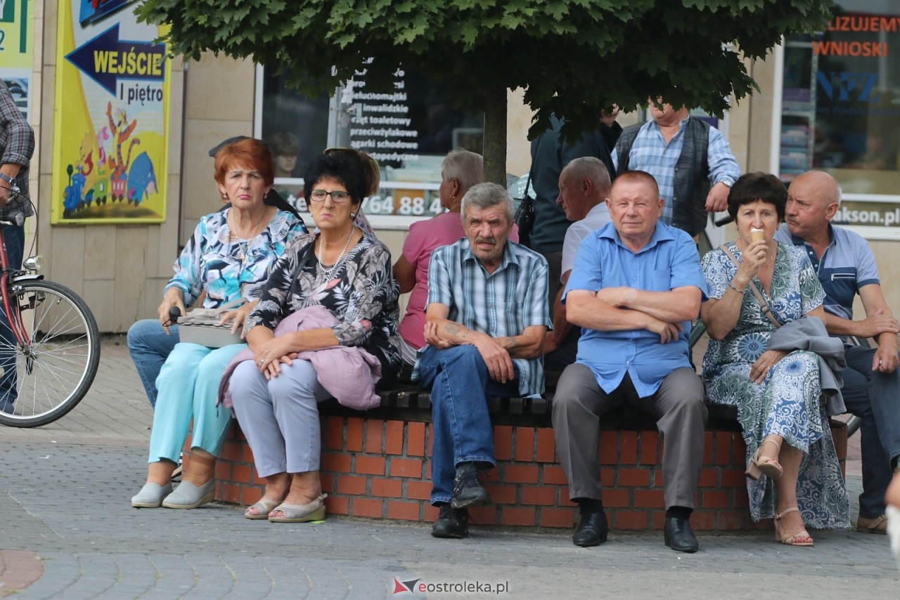 Potańcówka na Placu Wolności [8.08.2025] - zdjęcie #119 - eOstroleka.pl