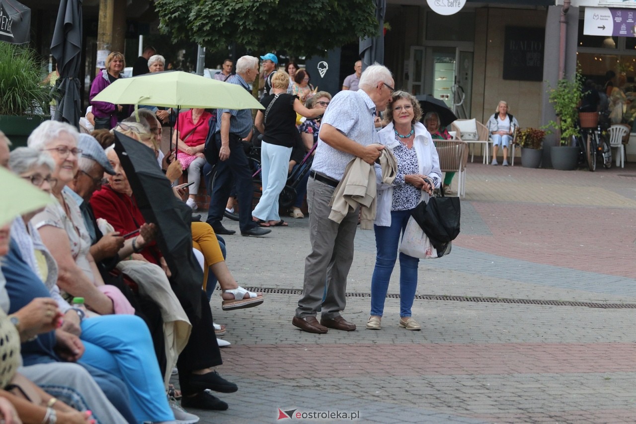 Potańcówka na Placu Wolności [8.08.2025] - zdjęcie #110 - eOstroleka.pl