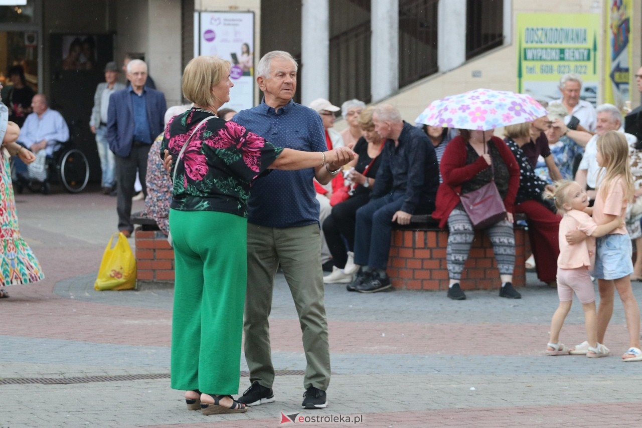 Potańcówka na Placu Wolności [8.08.2025] - zdjęcie #106 - eOstroleka.pl