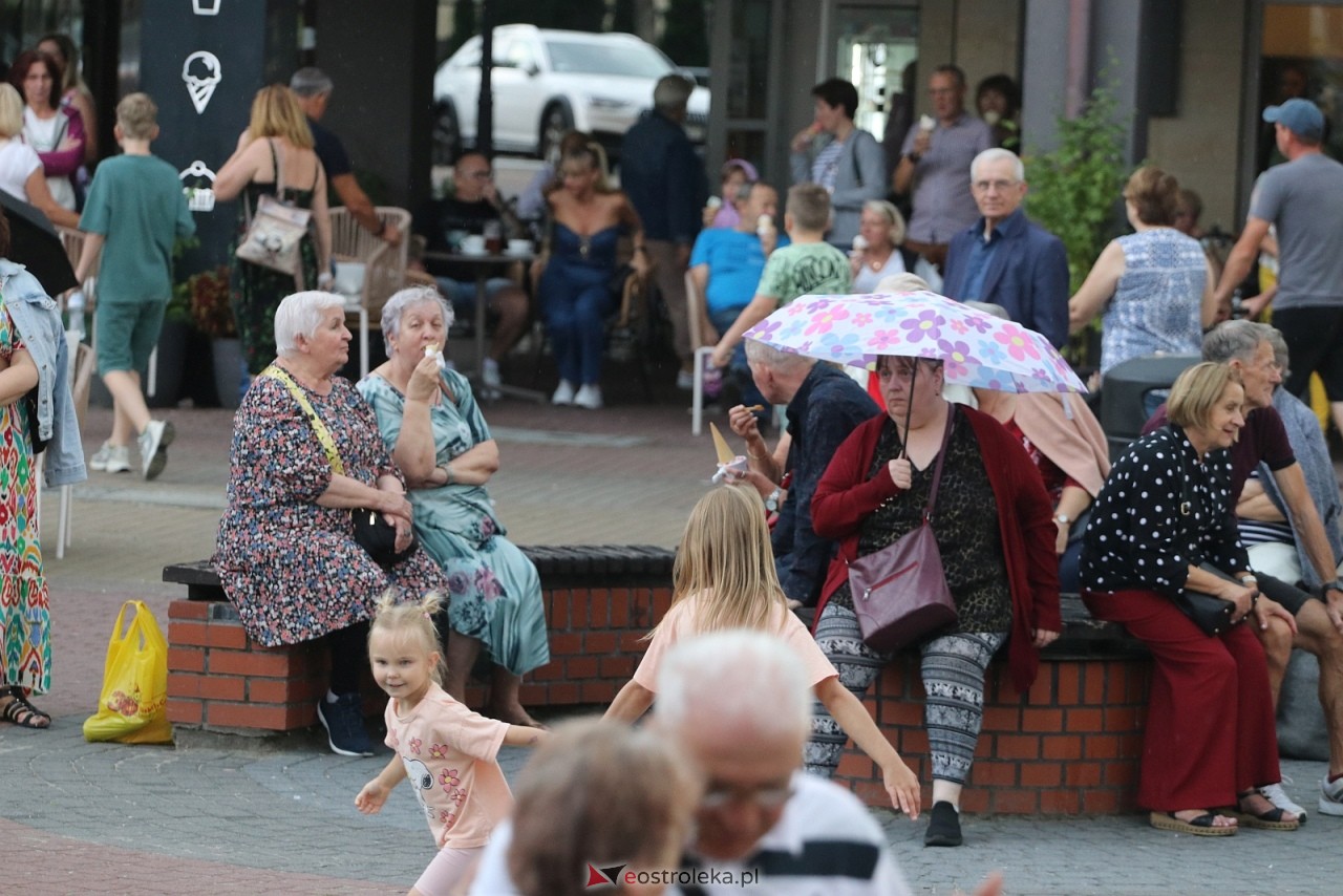 Potańcówka na Placu Wolności [8.08.2025] - zdjęcie #103 - eOstroleka.pl