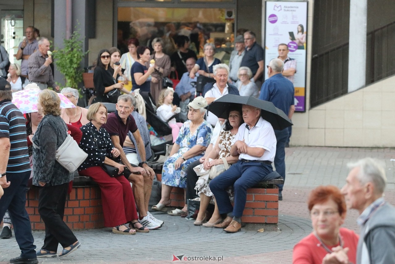 Potańcówka na Placu Wolności [8.08.2025] - zdjęcie #99 - eOstroleka.pl