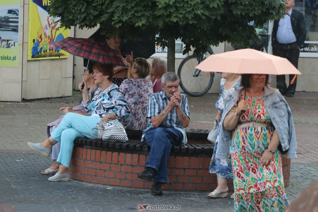 Potańcówka na Placu Wolności [8.08.2025] - zdjęcie #96 - eOstroleka.pl