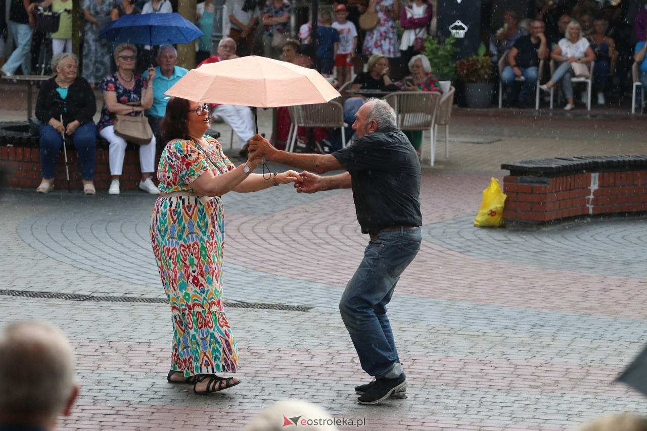 Potańcówka na Placu Wolności [8.08.2025] - zdjęcie #51 - eOstroleka.pl