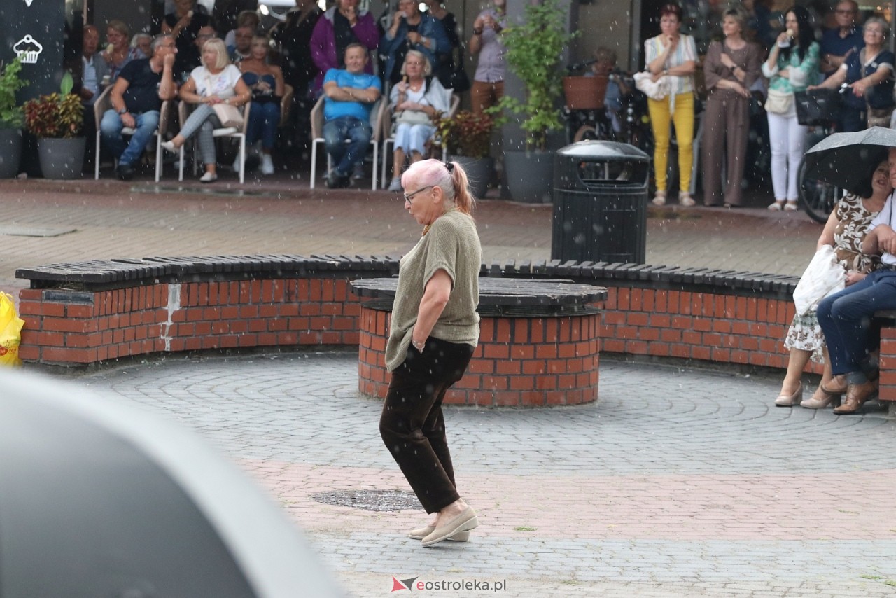 Potańcówka na Placu Wolności [8.08.2025] - zdjęcie #49 - eOstroleka.pl