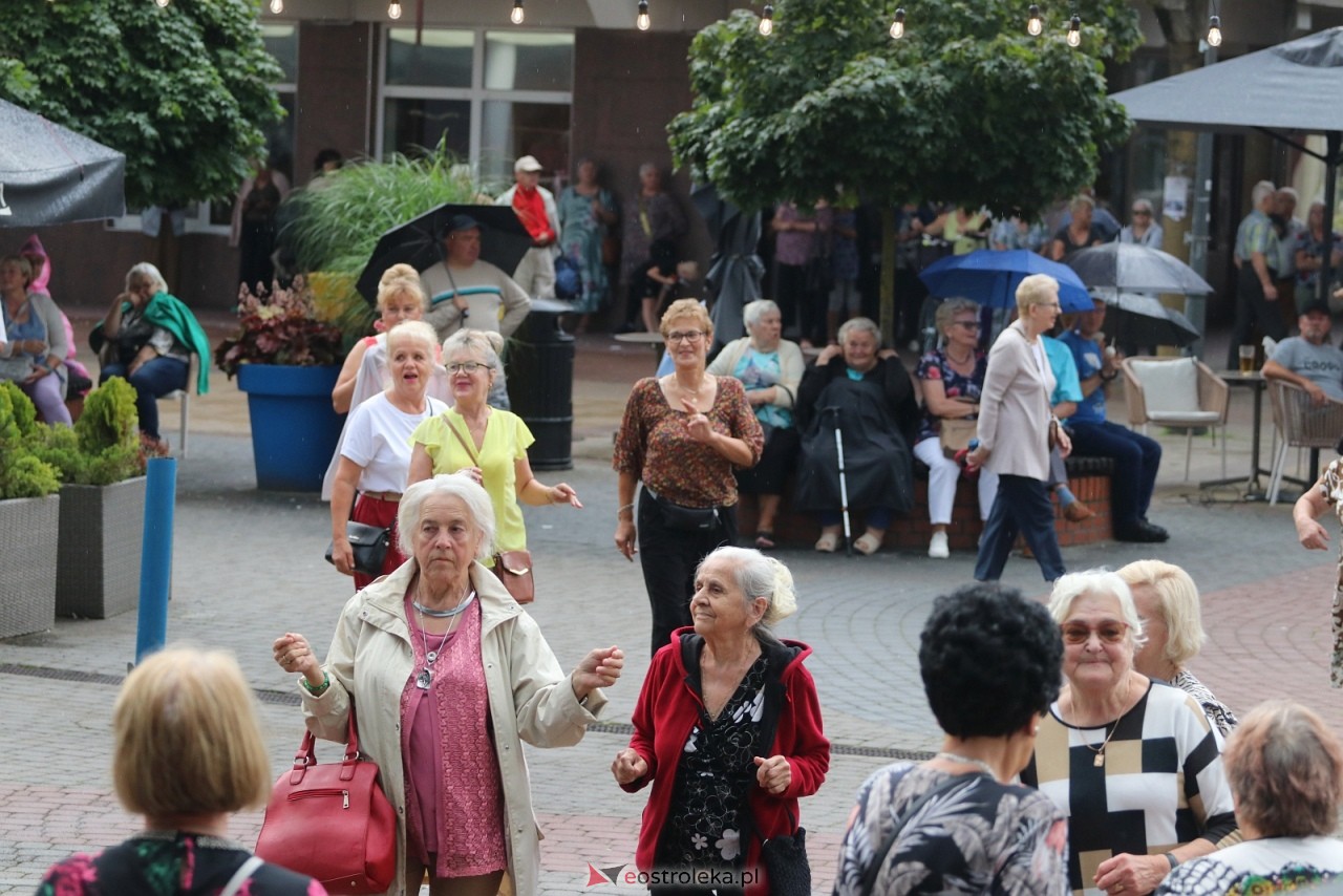 Potańcówka na Placu Wolności [8.08.2025] - zdjęcie #45 - eOstroleka.pl