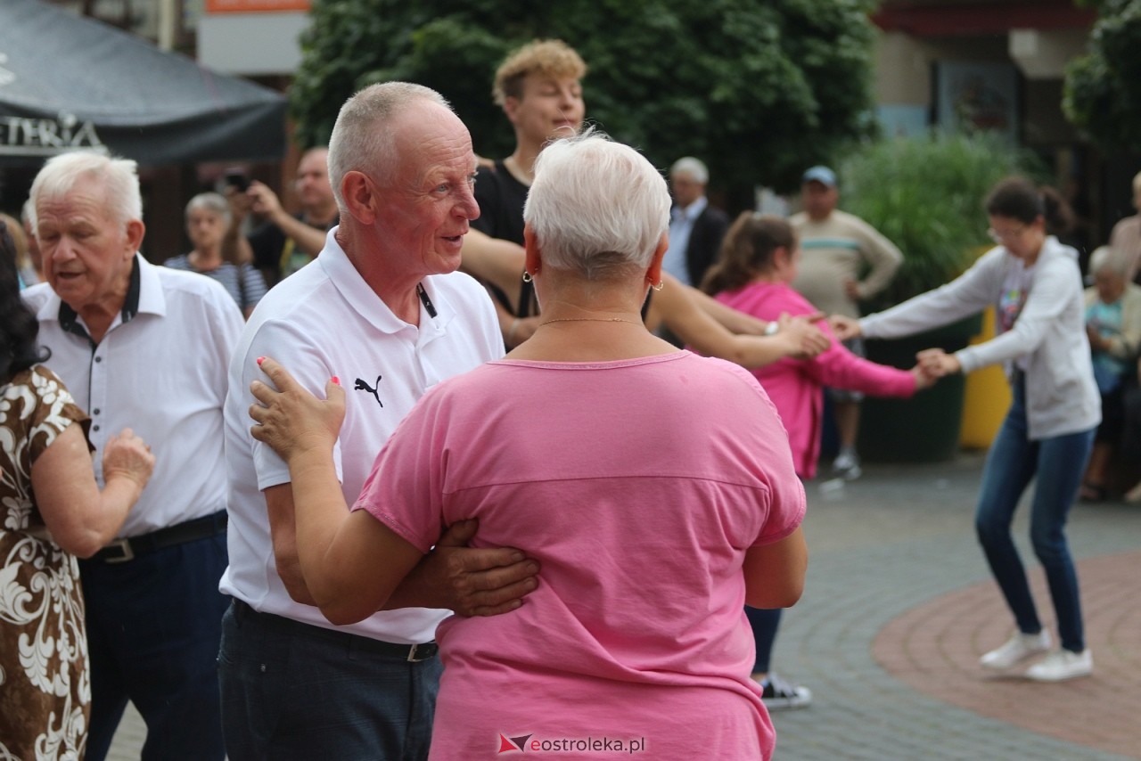 Potańcówka na Placu Wolności [8.08.2025] - zdjęcie #36 - eOstroleka.pl