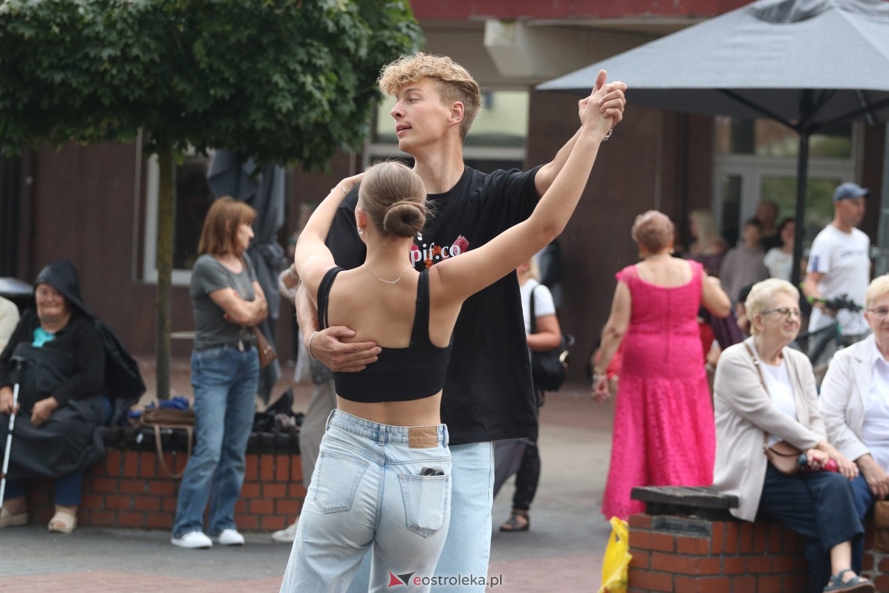 Potańcówka na Placu Wolności [8.08.2025] - zdjęcie #31 - eOstroleka.pl