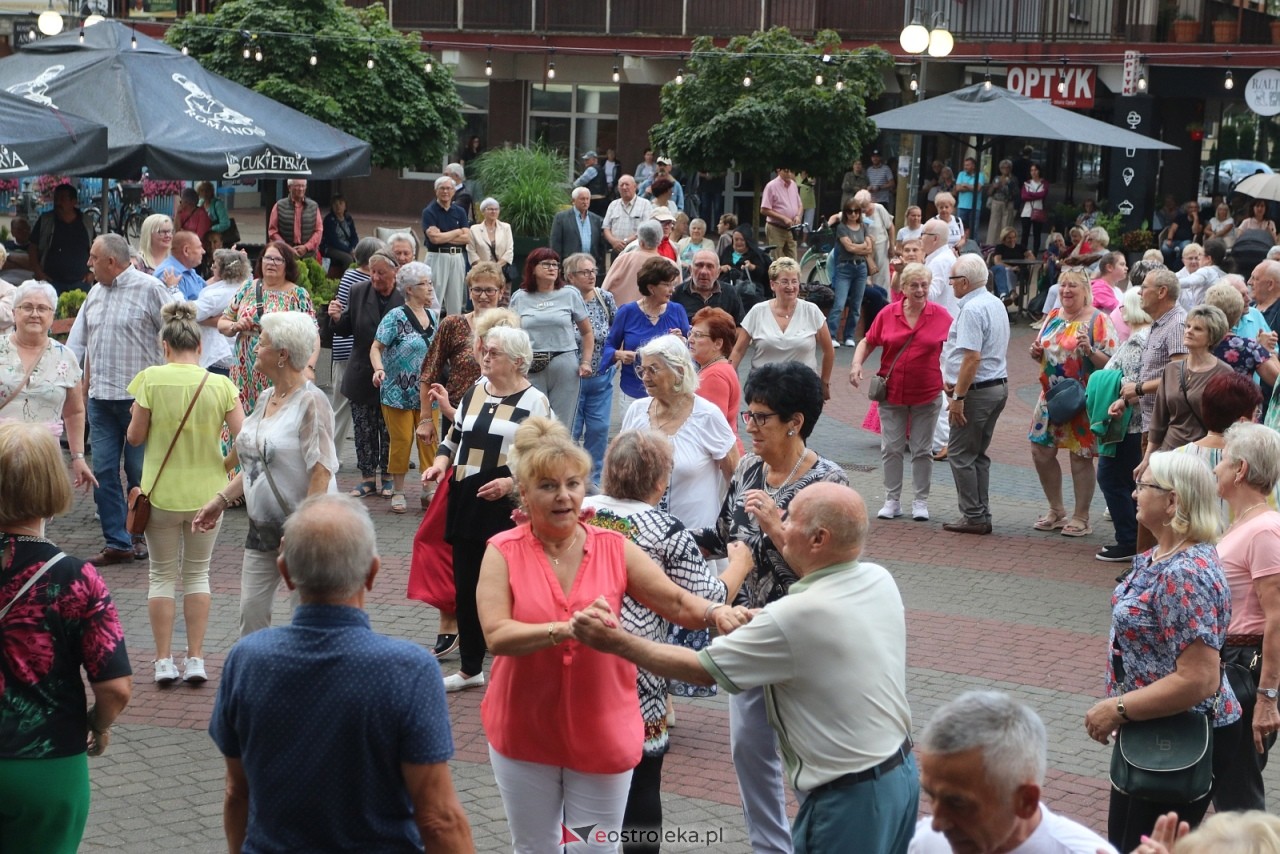 Potańcówka na Placu Wolności [8.08.2025] - zdjęcie #25 - eOstroleka.pl