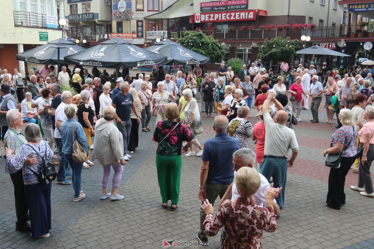 Potańcówka na Placu Wolności [8.08.2025] - zdjęcie #24 - eOstroleka.pl