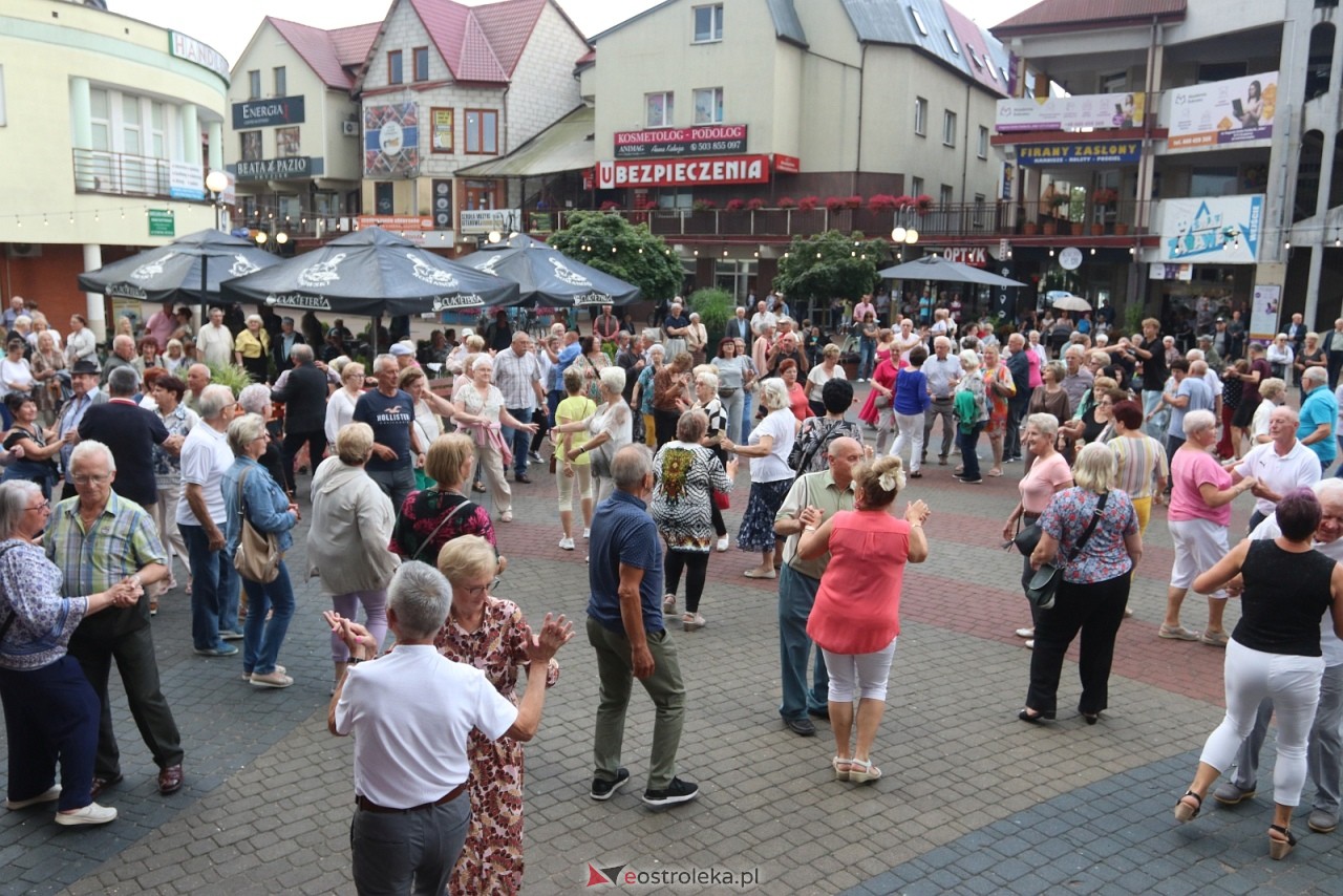 Potańcówka na Placu Wolności [8.08.2025] - zdjęcie #21 - eOstroleka.pl
