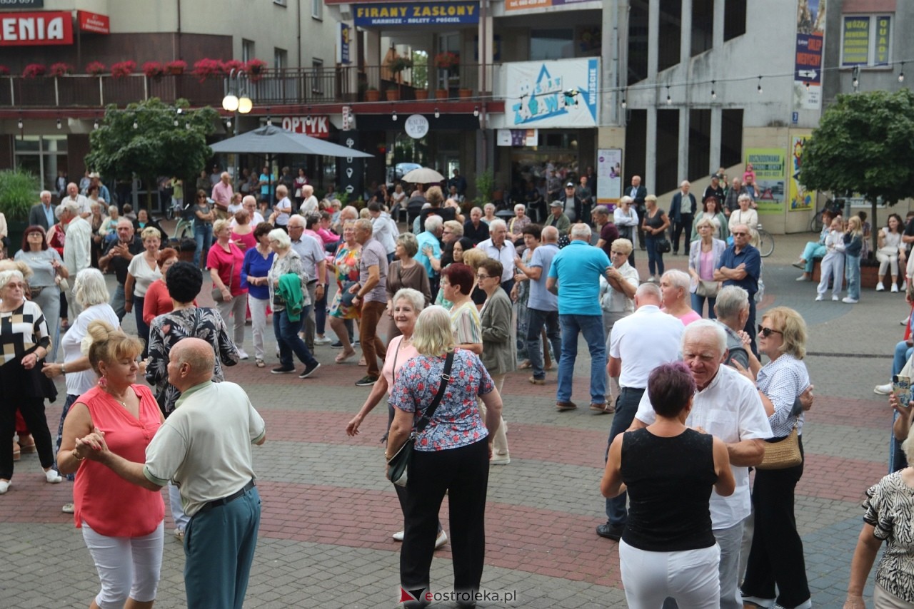 Potańcówka na Placu Wolności [8.08.2025] - zdjęcie #20 - eOstroleka.pl