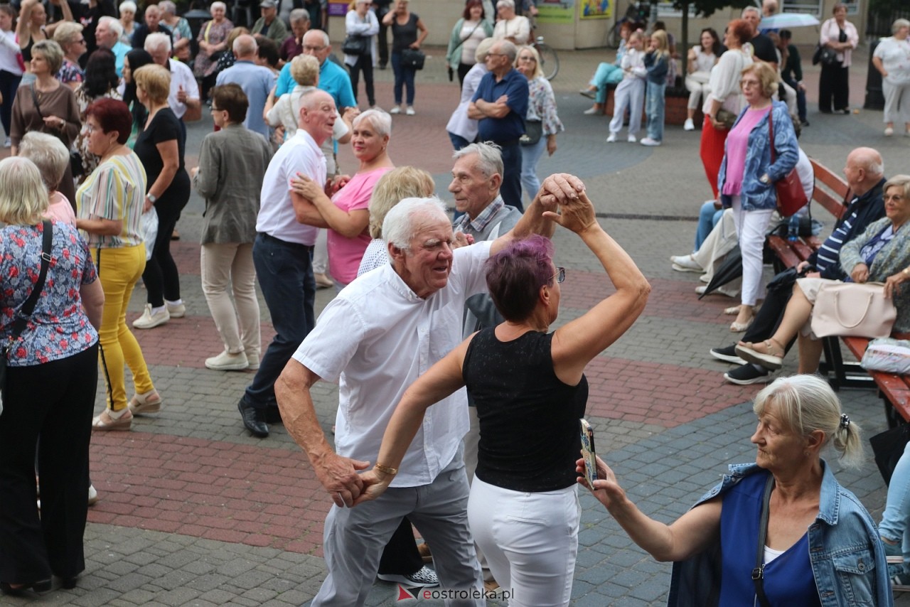 Potańcówka na Placu Wolności [8.08.2025] - zdjęcie #19 - eOstroleka.pl