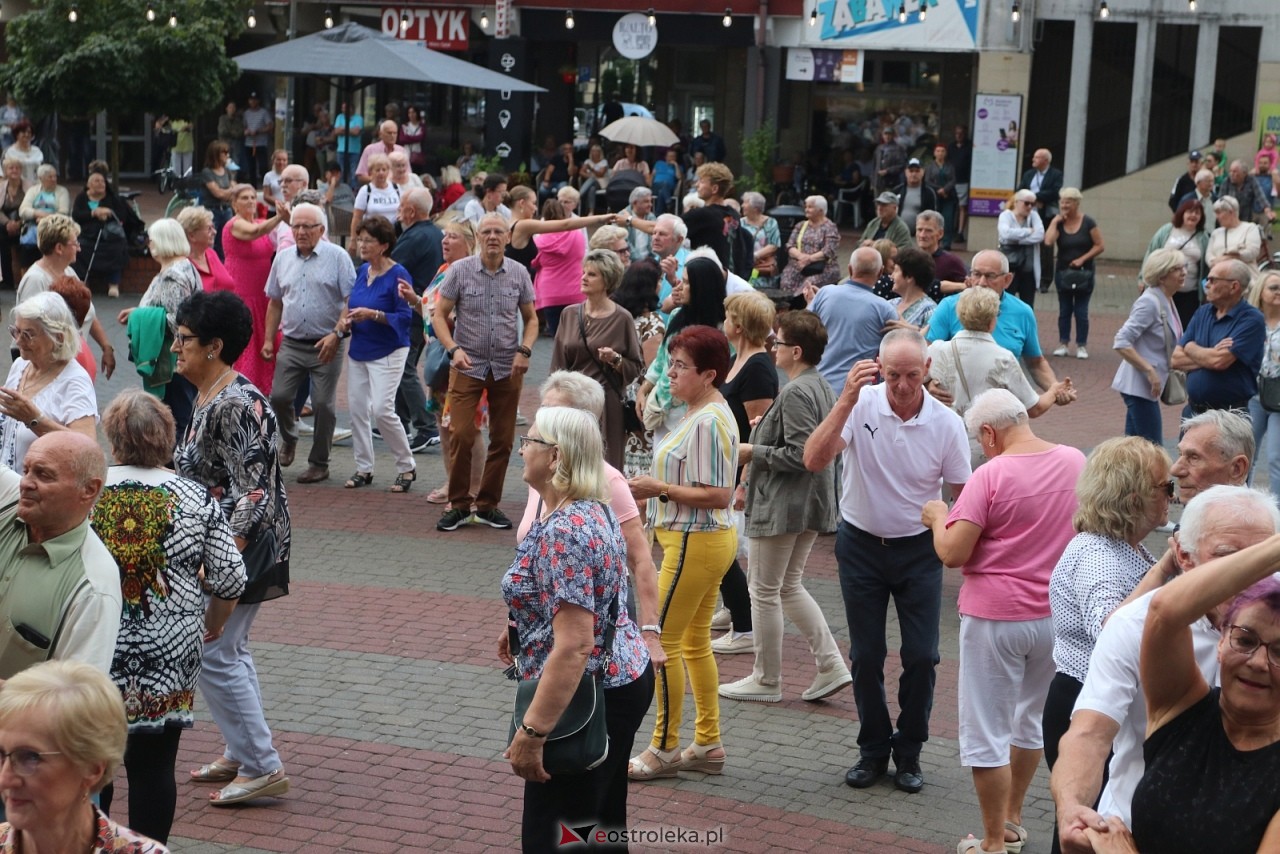 Potańcówka na Placu Wolności [8.08.2025] - zdjęcie #18 - eOstroleka.pl