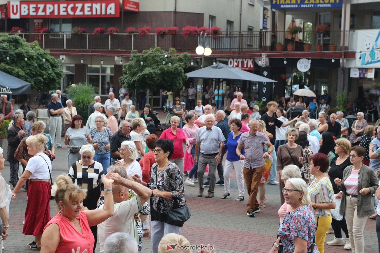 Potańcówka na Placu Wolności [8.08.2025] - zdjęcie #16 - eOstroleka.pl