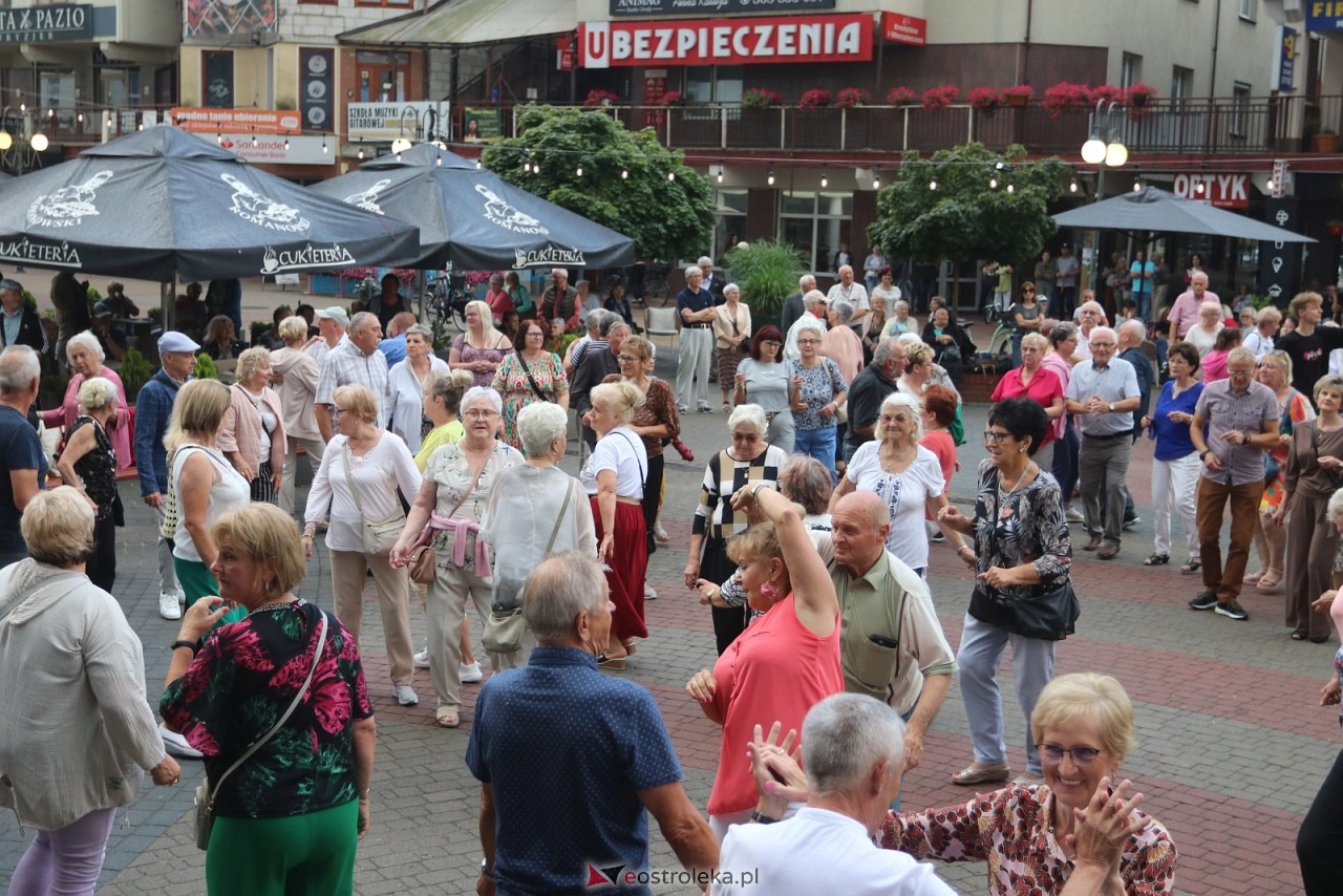 Potańcówka na Placu Wolności [8.08.2025] - zdjęcie #15 - eOstroleka.pl