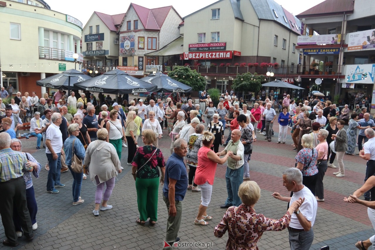 Potańcówka na Placu Wolności [8.08.2025] - zdjęcie #14 - eOstroleka.pl