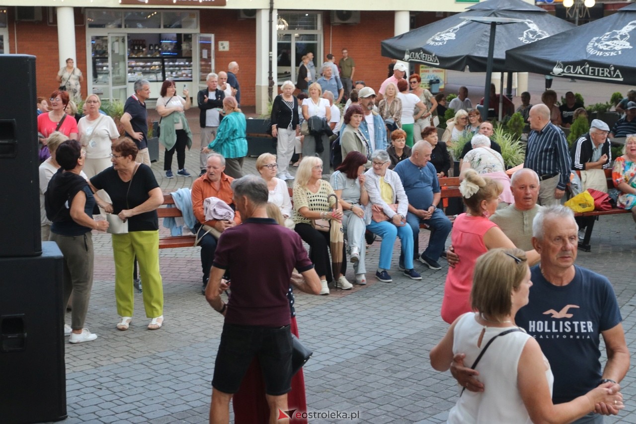 Potańcówka na Placu Wolności [8.08.2025] - zdjęcie #77 - eOstroleka.pl