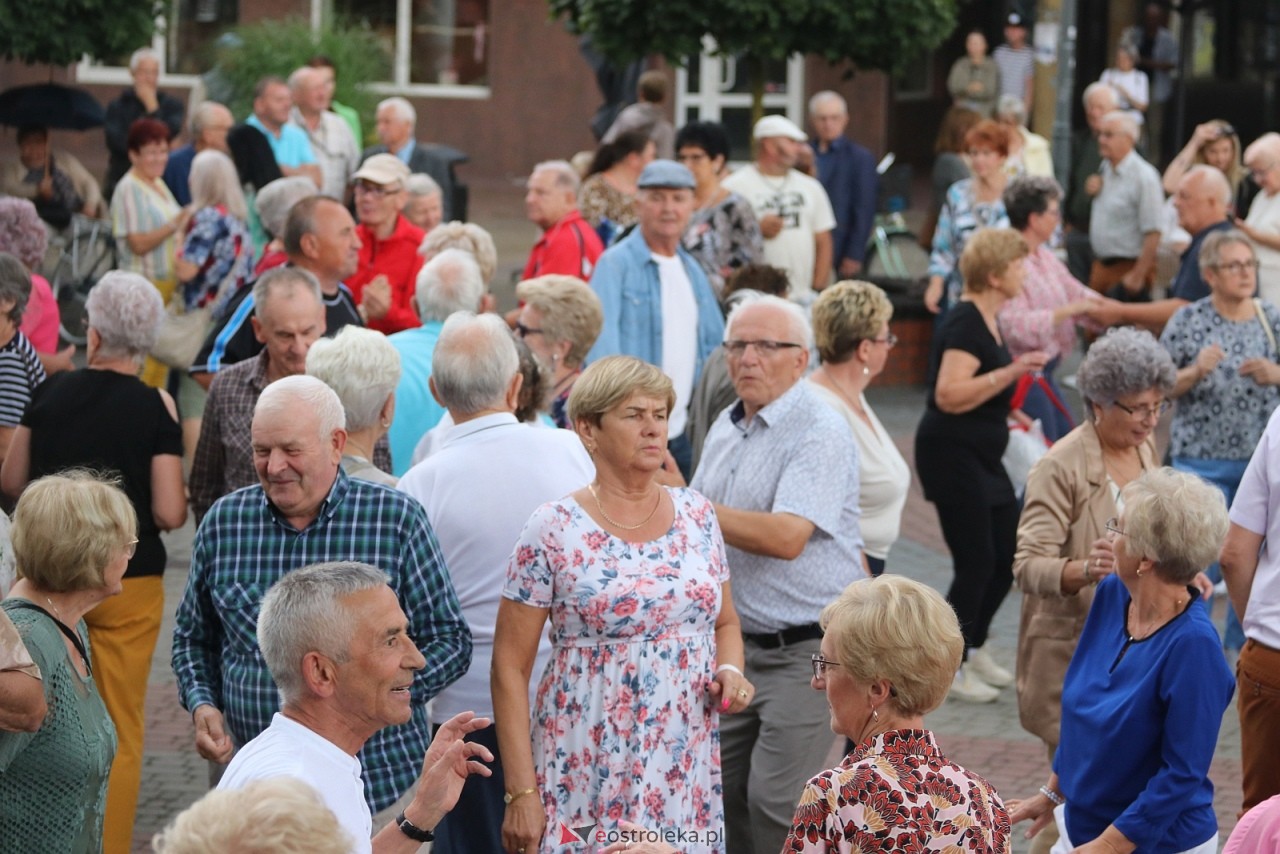 Potańcówka na Placu Wolności [8.08.2025] - zdjęcie #12 - eOstroleka.pl