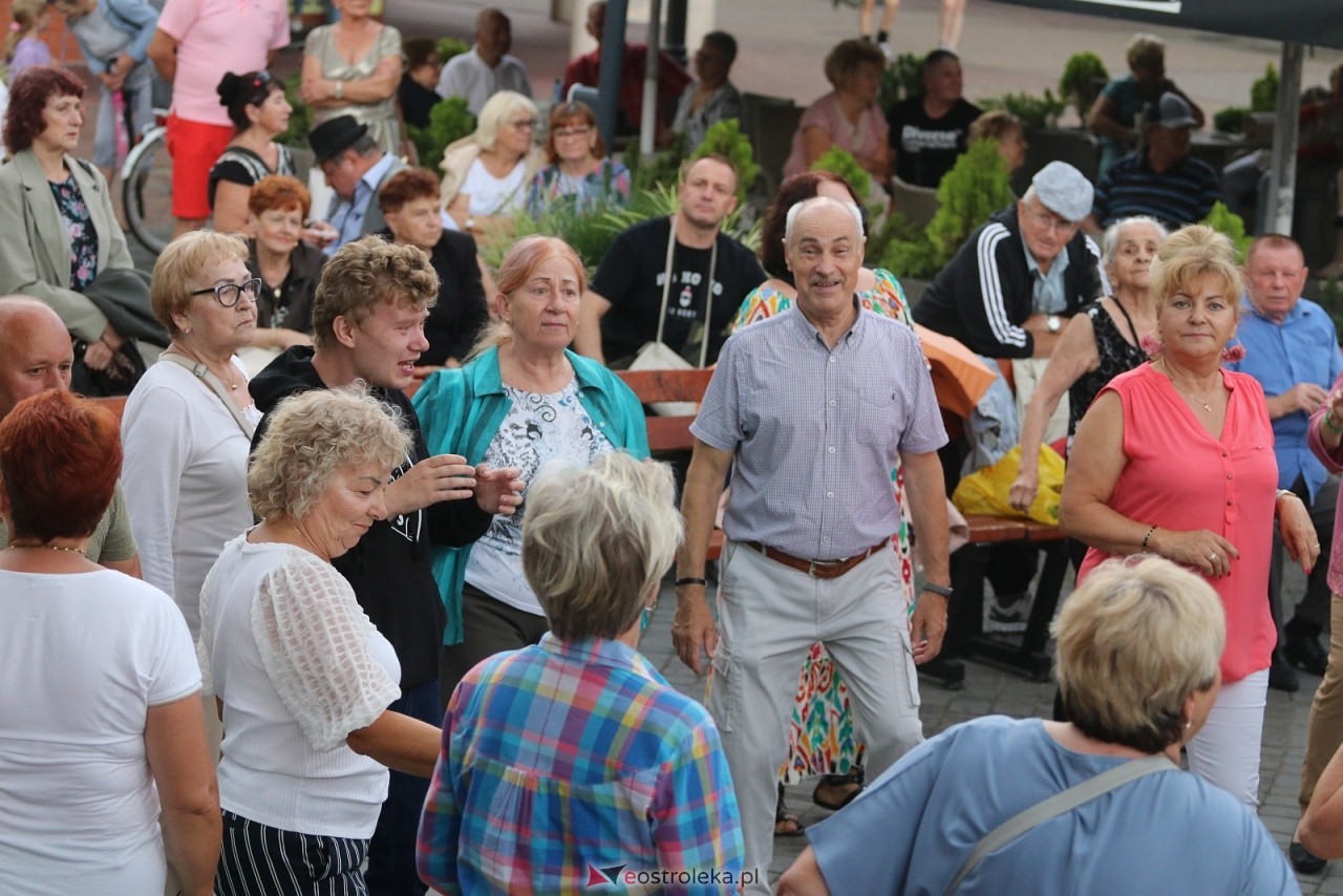 Potańcówka na Placu Wolności [8.08.2025] - zdjęcie #10 - eOstroleka.pl