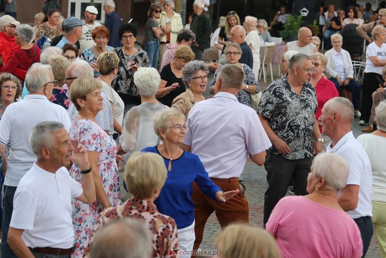 Potańcówka na Placu Wolności [8.08.2025] - zdjęcie #9 - eOstroleka.pl