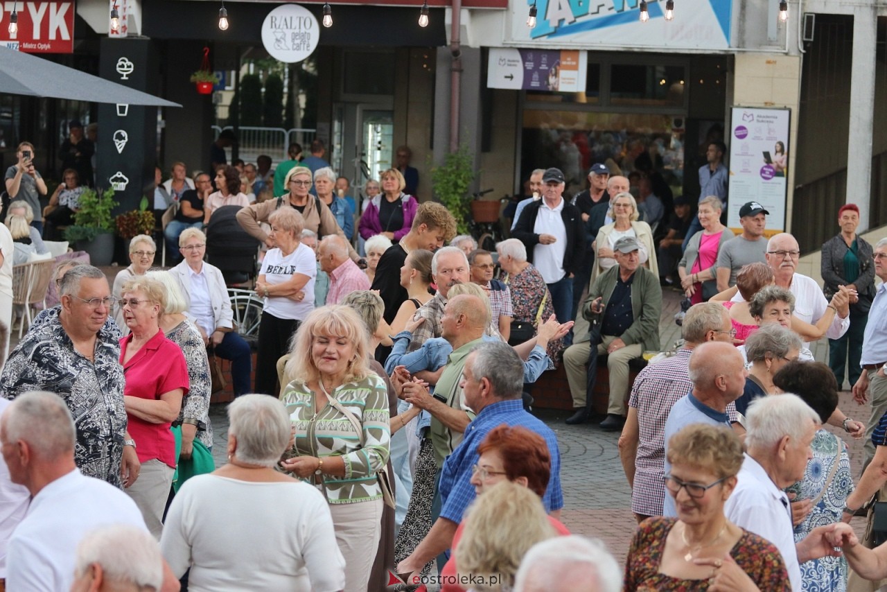 Potańcówka na Placu Wolności [8.08.2025] - zdjęcie #7 - eOstroleka.pl