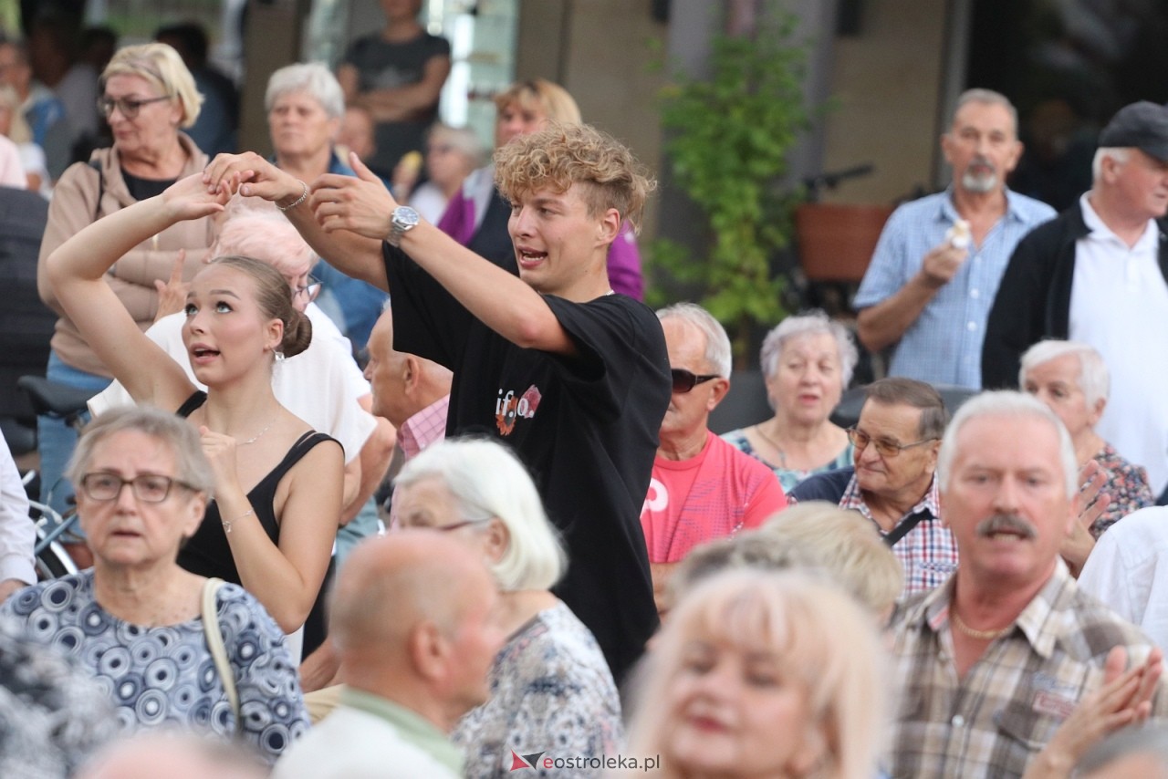 Potańcówka na Placu Wolności [8.08.2025] - zdjęcie #5 - eOstroleka.pl