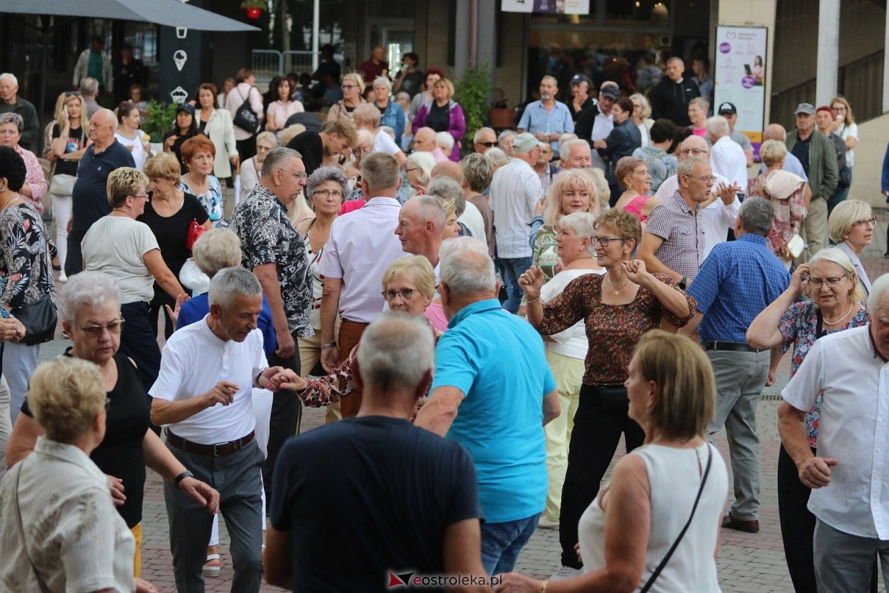 Potańcówka na Placu Wolności [8.08.2025] - zdjęcie #3 - eOstroleka.pl