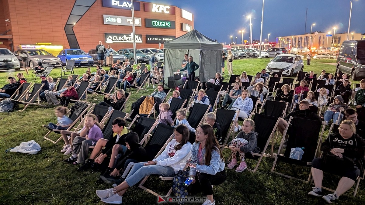 Letnie Kino Plenerowe [08.08.2025] - zdjęcie #19 - eOstroleka.pl