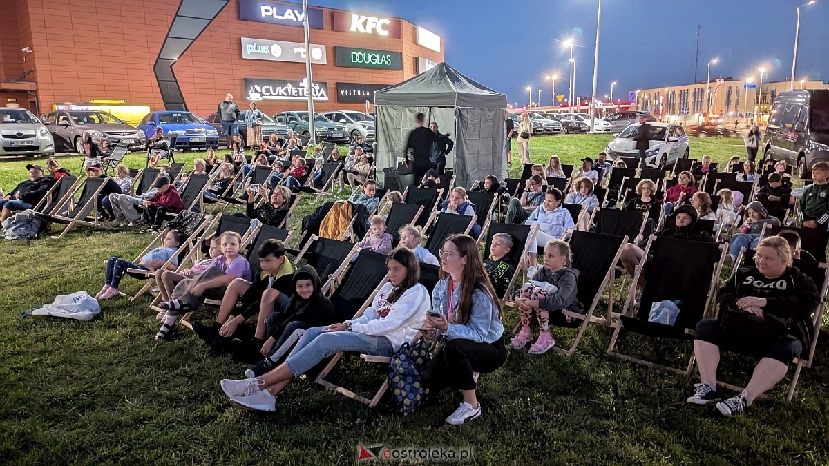 Letnie Kino Plenerowe [08.08.2025] - zdjęcie #17 - eOstroleka.pl