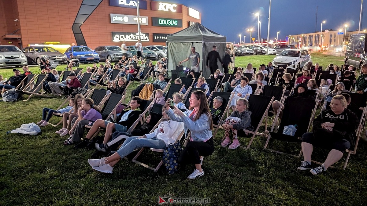 Letnie Kino Plenerowe [08.08.2025] - zdjęcie #15 - eOstroleka.pl