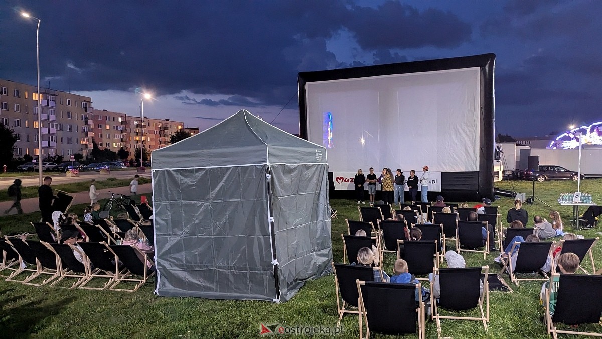 Letnie Kino Plenerowe [08.08.2025] - zdjęcie #12 - eOstroleka.pl