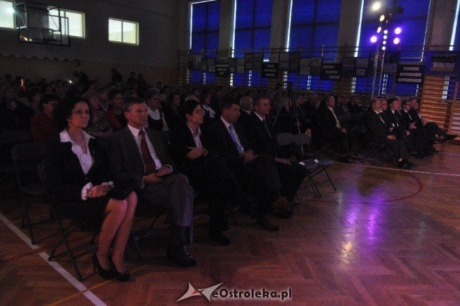 Uroczysta gala z okazji Dnia Edukacji Narodowej w SP 6 (13.X.2011) - zdjęcie #20 - eOstroleka.pl