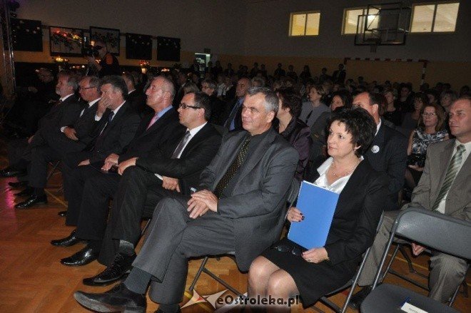 Uroczysta gala z okazji Dnia Edukacji Narodowej w SP 6 (13.X.2011) - zdjęcie #18 - eOstroleka.pl