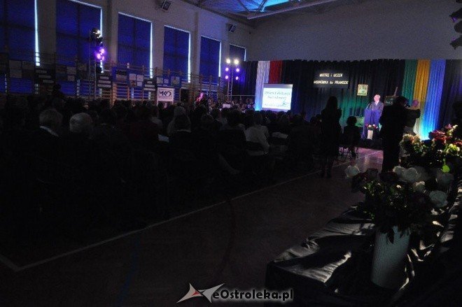 Uroczysta gala z okazji Dnia Edukacji Narodowej w SP 6 (13.X.2011) - zdjęcie #11 - eOstroleka.pl