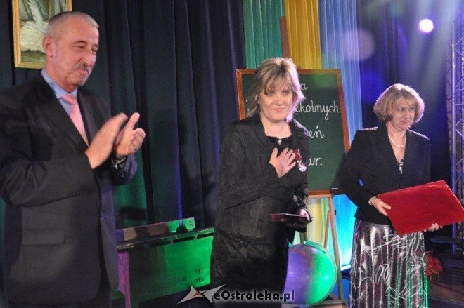 Uroczysta gala z okazji Dnia Edukacji Narodowej w SP 6 (13.X.2011) - zdjęcie #3 - eOstroleka.pl