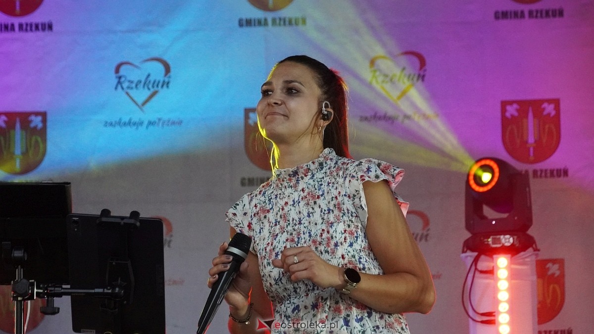 Biesiada Przytulska: Świnia vs Dzik: zabawa przy muzyce zespołu Medium [10.08.2025] - zdjęcie #69 - eOstroleka.pl