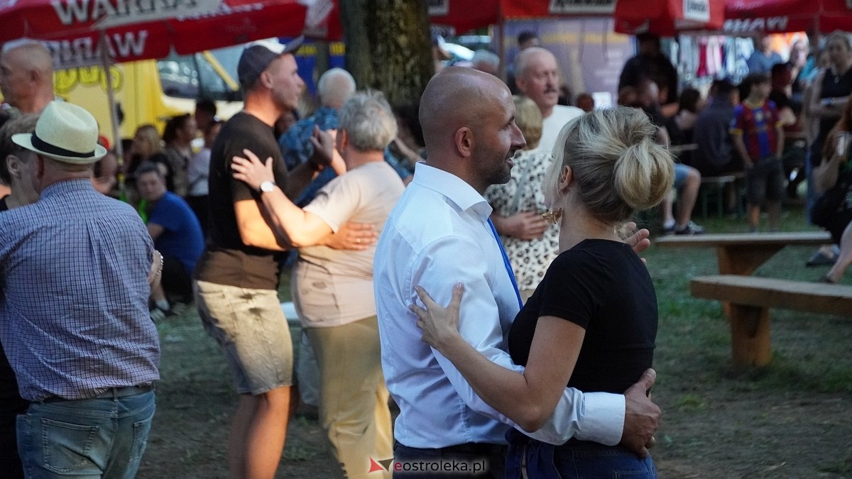 Biesiada Przytulska: Świnia vs Dzik: zabawa przy muzyce zespołu Medium [10.08.2025] - zdjęcie #51 - eOstroleka.pl