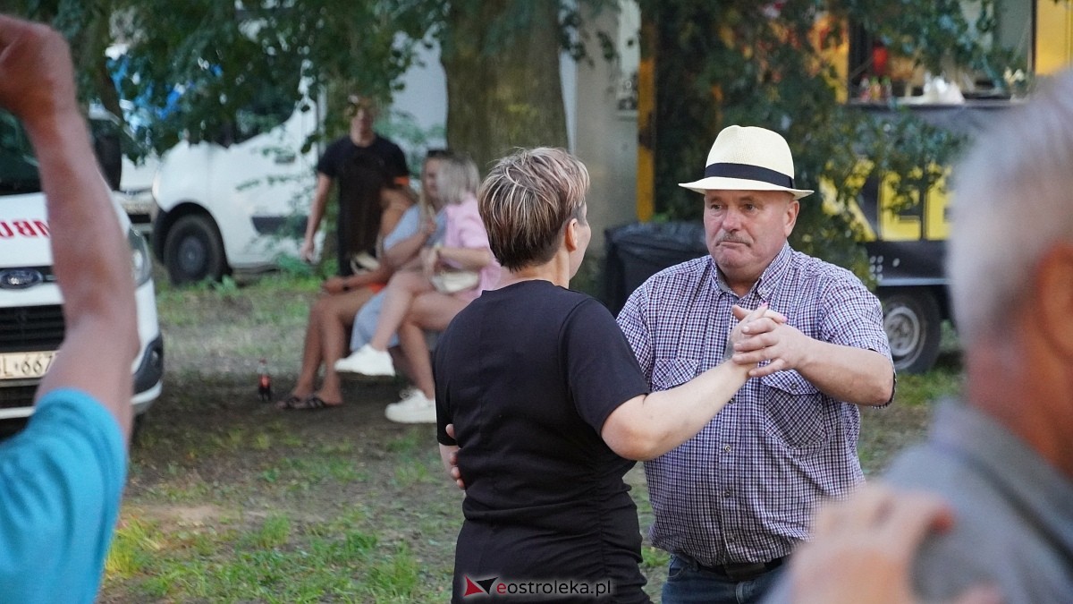Biesiada Przytulska: Świnia vs Dzik: zabawa przy muzyce zespołu Medium [10.08.2025] - zdjęcie #48 - eOstroleka.pl