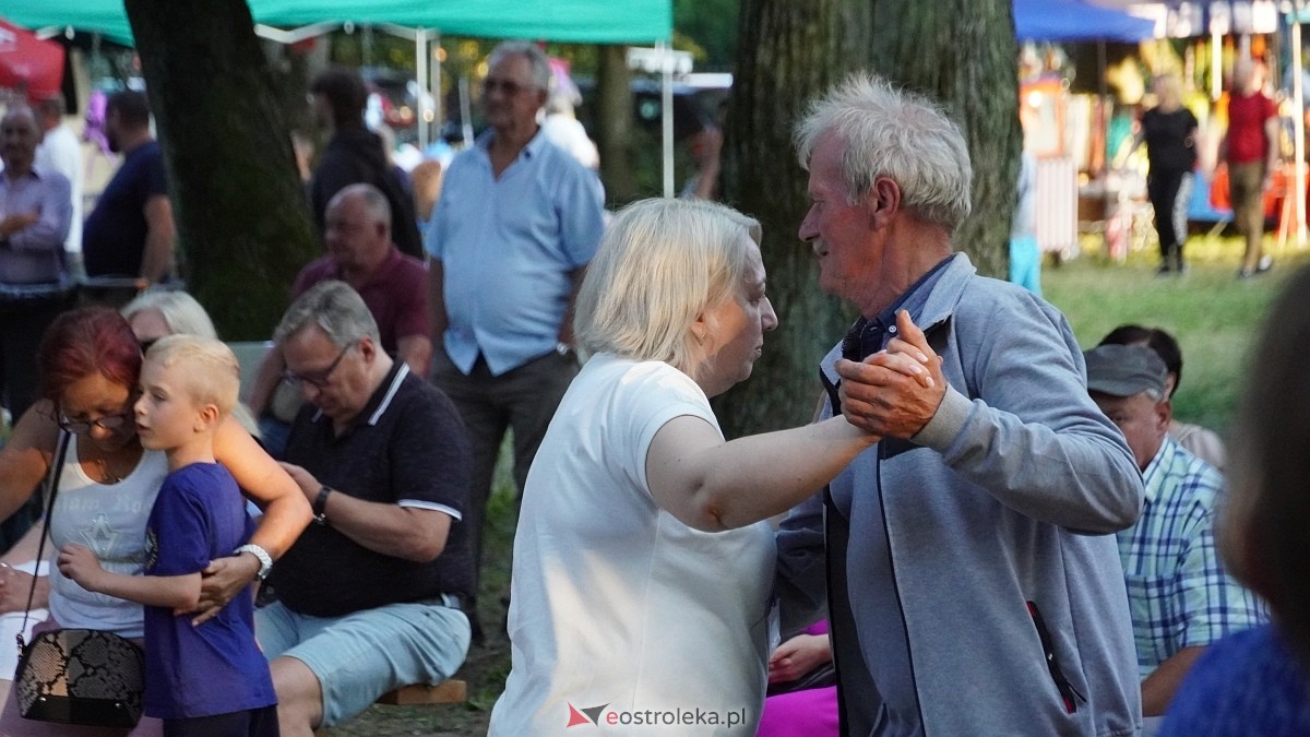 Biesiada Przytulska: Świnia vs Dzik: zabawa przy muzyce zespołu Medium [10.08.2025] - zdjęcie #45 - eOstroleka.pl