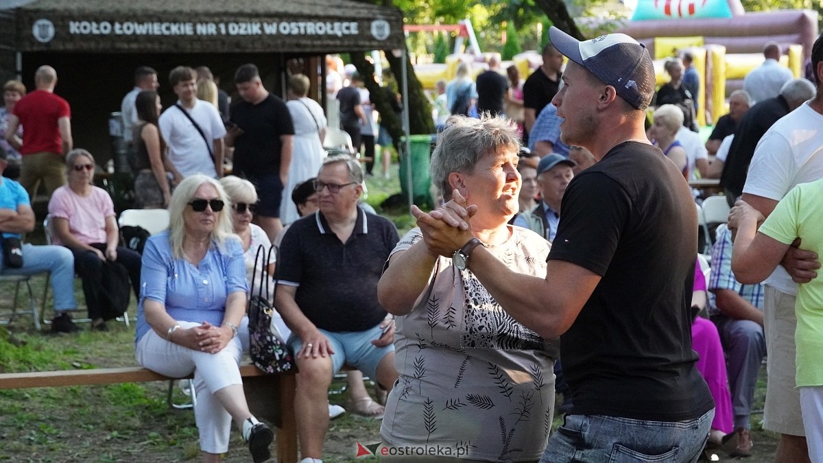 Biesiada Przytulska: Świnia vs Dzik: zabawa przy muzyce zespołu Medium [10.08.2025] - zdjęcie #37 - eOstroleka.pl